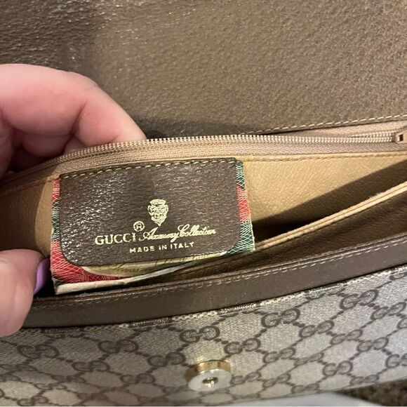 Gucci Supreme Crossbody/Shoulder Bag - Picture 14 of 16